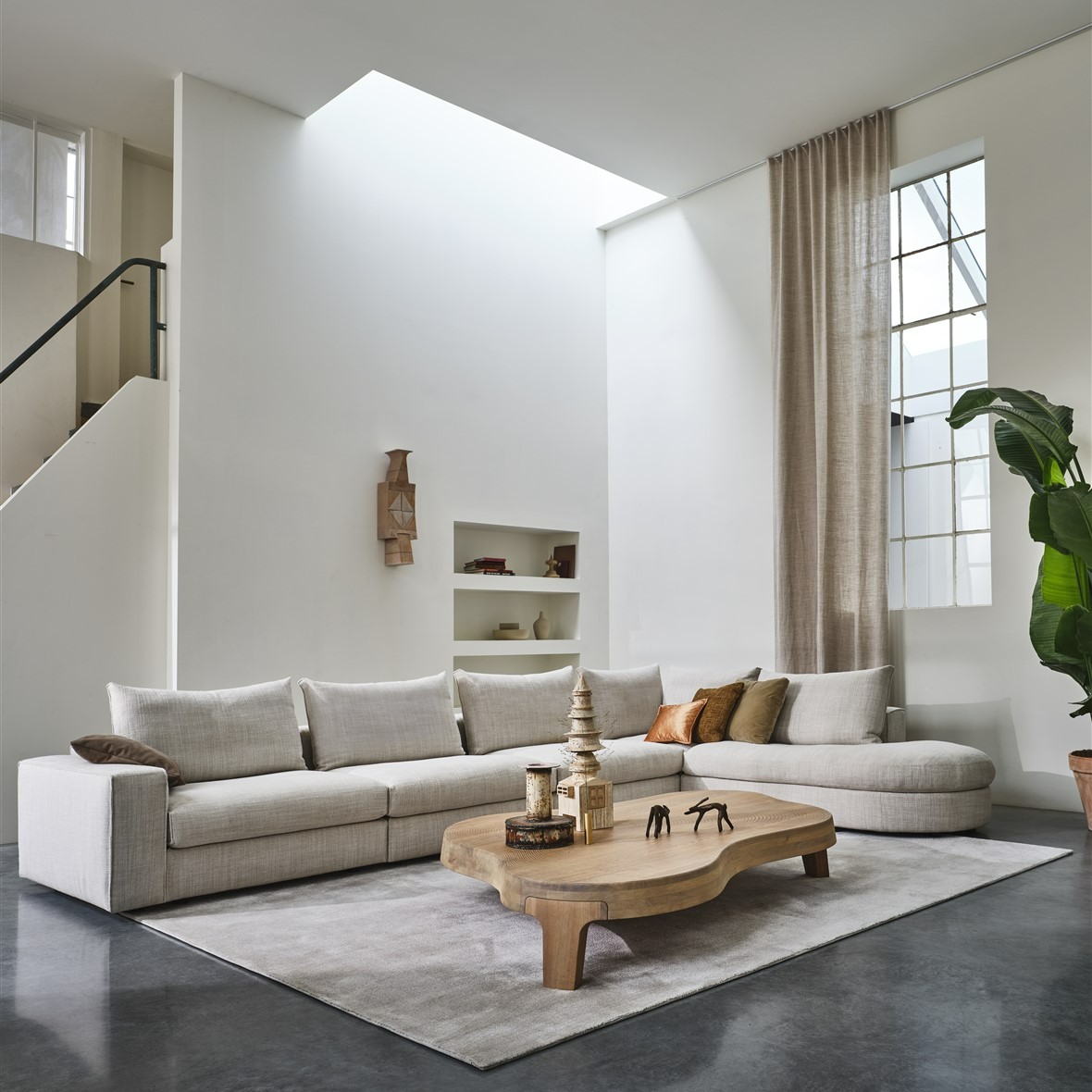 The 'Hamptons' sofa: a LINTELOO favorite. Endlessly versatile in its compositions and extremely comfortable. 

Photography: @sigurdkranendonk 
Styling: @kamer465 

#linteloo #interior #interiordesign #livingroomdesign #hamptons #modular  #sofa