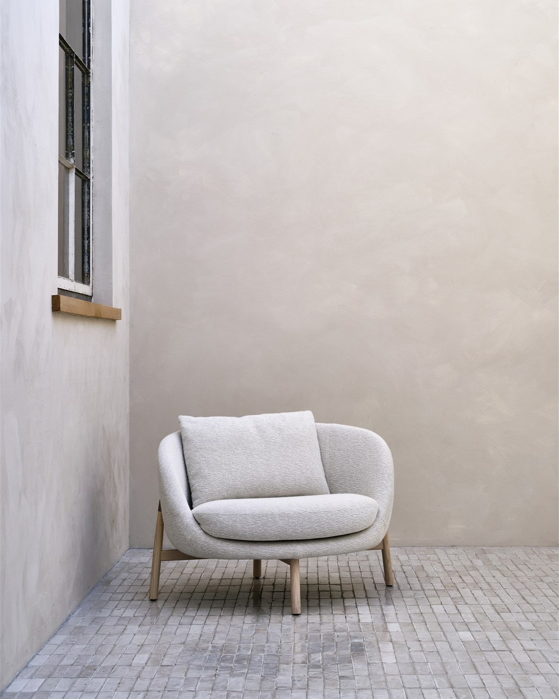 There's beauty in minimalism. The Heath armchair, design by Yabu Pushelberg. 

#linteloo